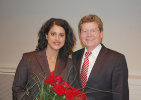 Homaira Mansury mit Oberbürgermeister Georg Rosenthal