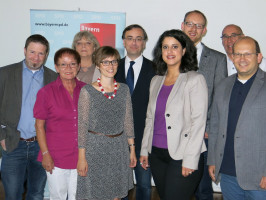 Joachim Schulz (Platz 4), Marion Schäfer-Blakte (Platz 1), Gisela Pfannes (Platz 5), OB Kandidat Muchtar Al Ghusain, Homaira Mansury (Platz 3), Alexander Kolbow (Platz 2) und Eberhard Grötsch (Vorsitzender der WürzburgSPD)