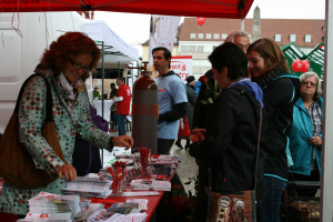 Viele BürgerInnen und Bürger kamen zum stand der WürzburgSPD, um sich zu informieren und Fragen zu stellen.