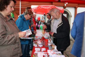 Stifte, Wahlprogramme, Bonbons und Visitenkarten: Die Würzburg SPD informierte ihre Besucher.